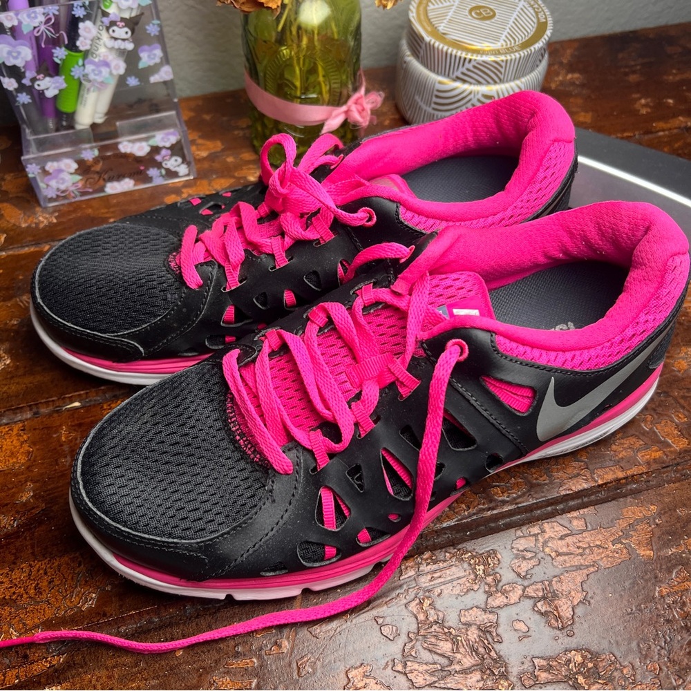 Nike Women’s Black & Hot Pink Athletic Running Shoes
